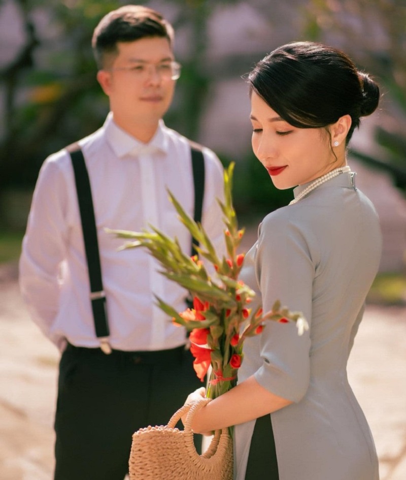 Chụp ảnh cưới cổ điển nên mặc gì - áo dài truyền thống
