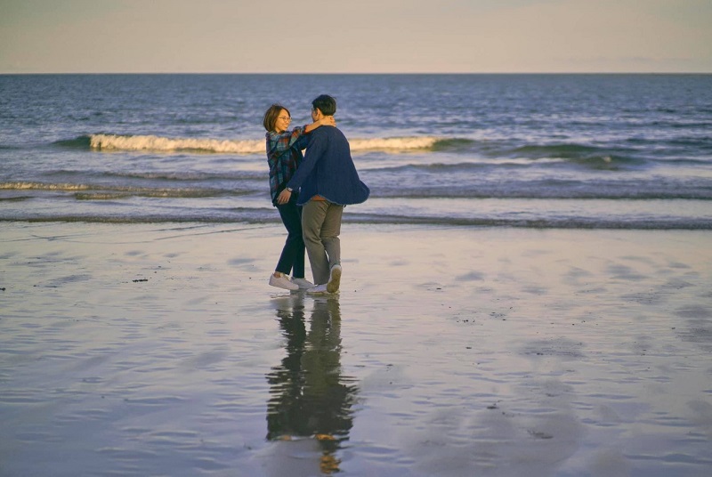 Cách tạo dáng chụp ảnh ở biển cho cặp đôi